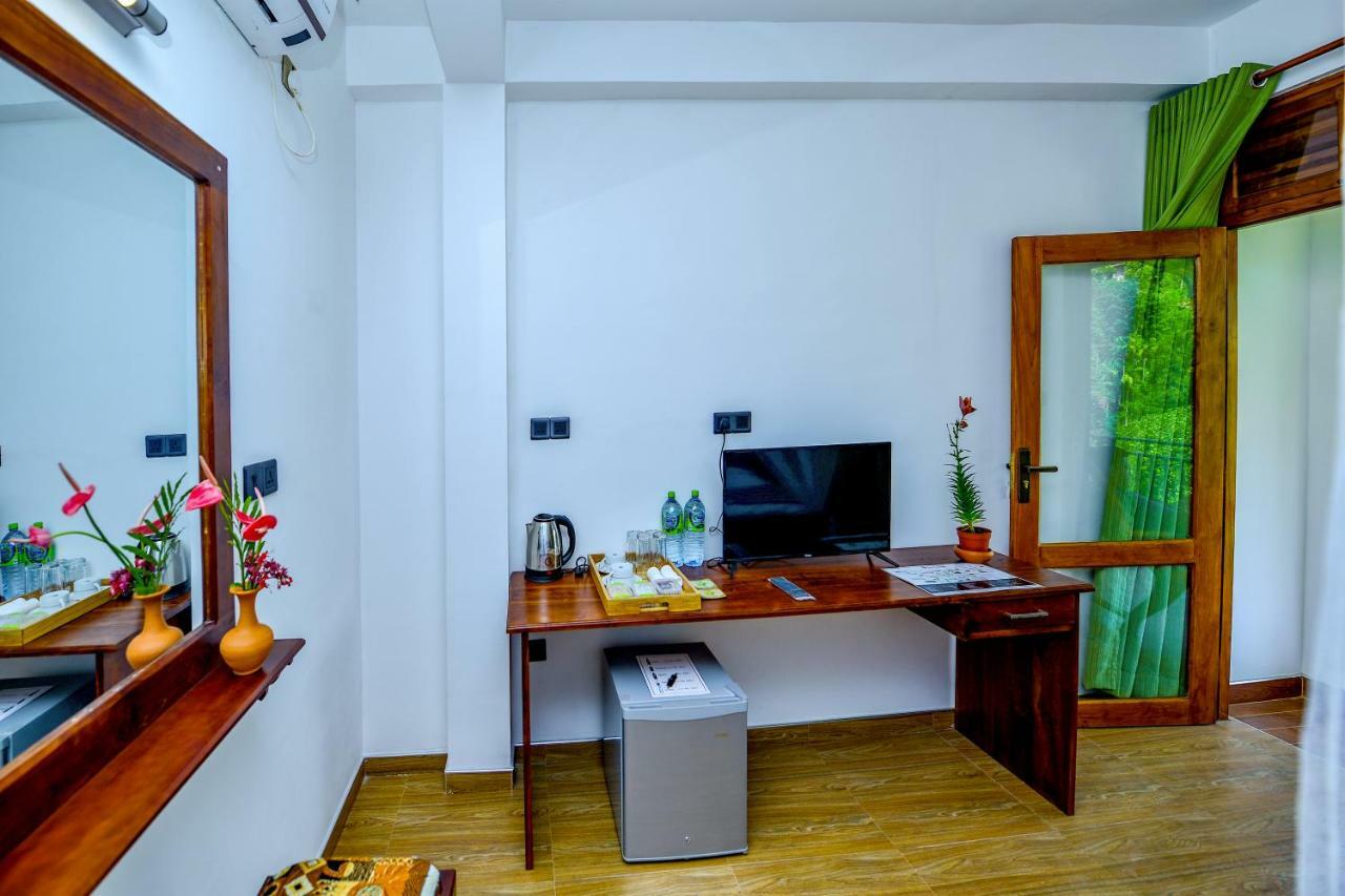 Third Eye Ella Otel Dış mekan fotoğraf